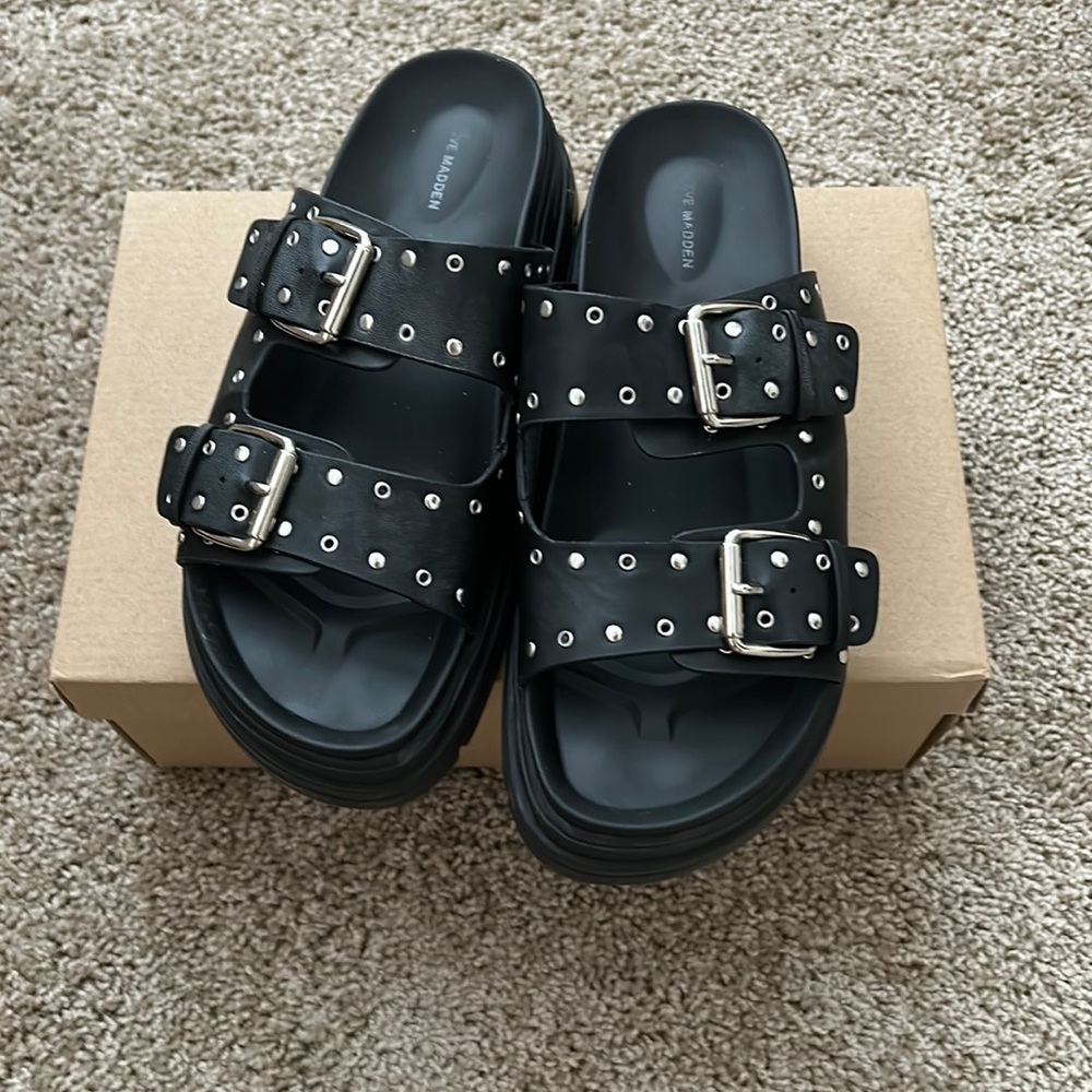 Steve Madden flat form slide, slip on style size 8.5